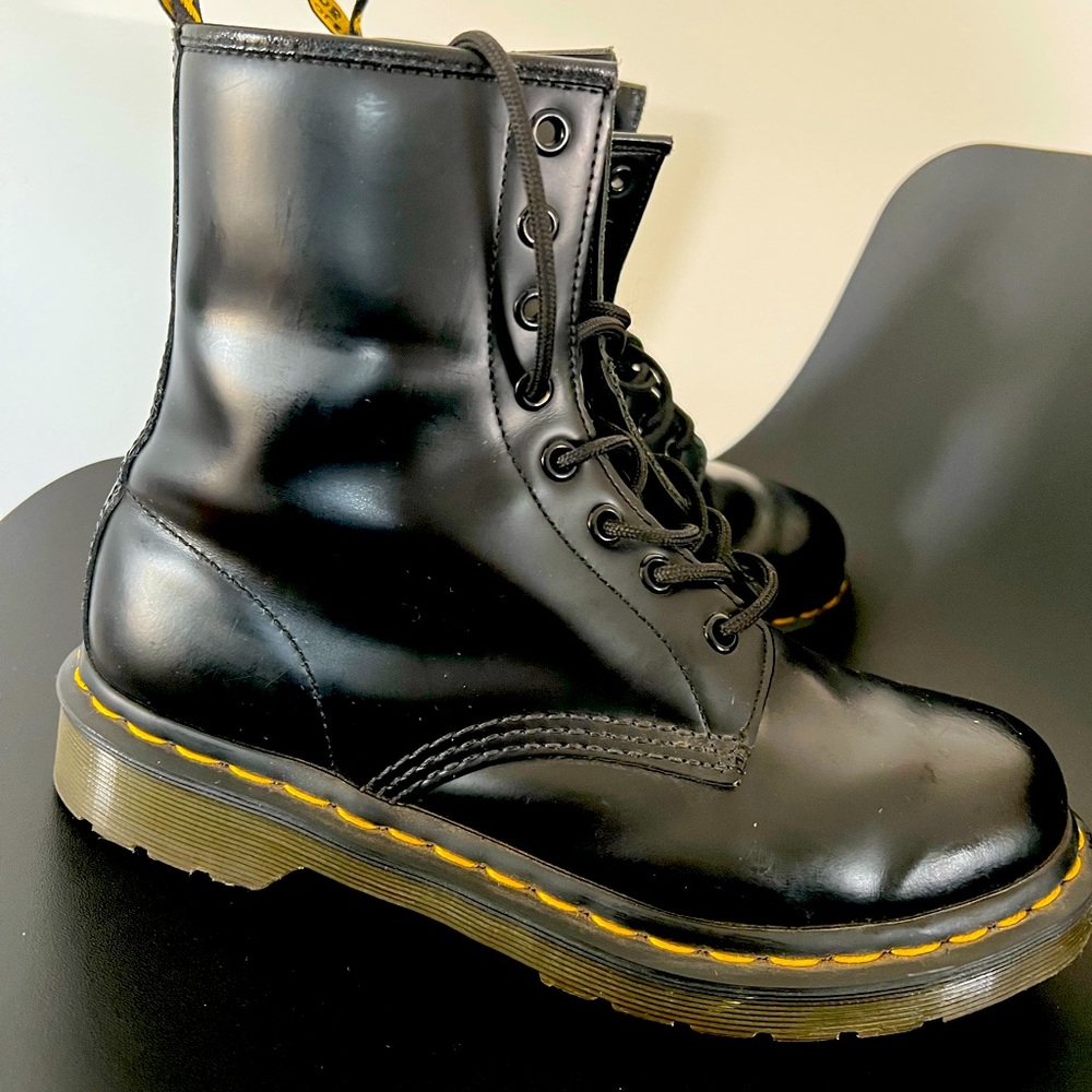 Barely worn DR. MARTENS